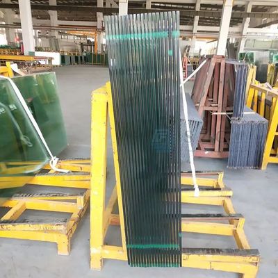 Тонкая полированная кромка, изготовленная на заказ, низкожелезное прозрачное закаленное безопасное стекло для строительства